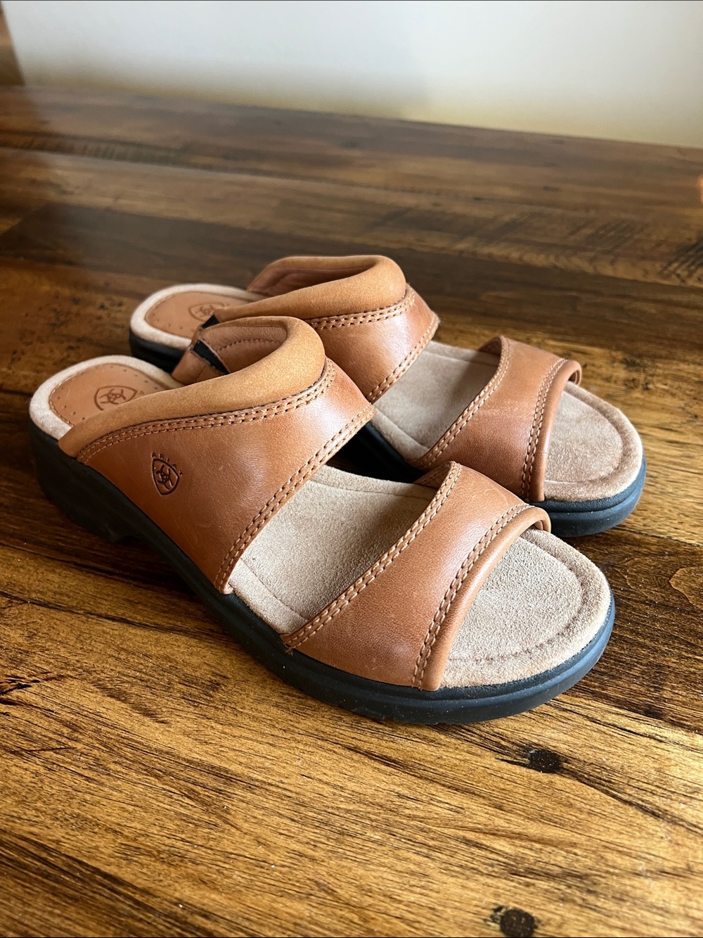 Ariat Like New Womens 8.5 Cognac Leather Slip On Comfort Sandals